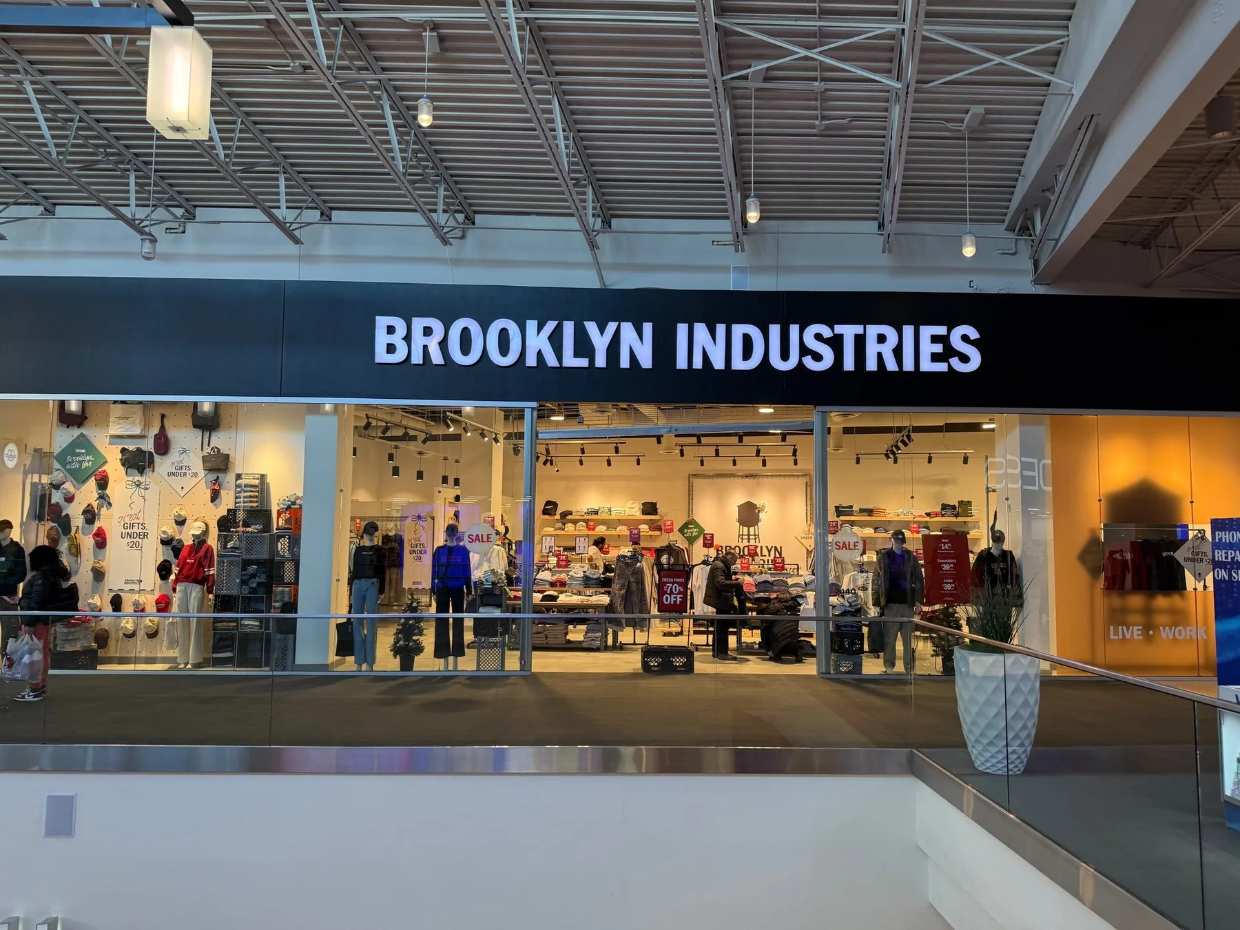 The completed Brooklyn Industries outlet storefront at The Mills at Jersey Gardens